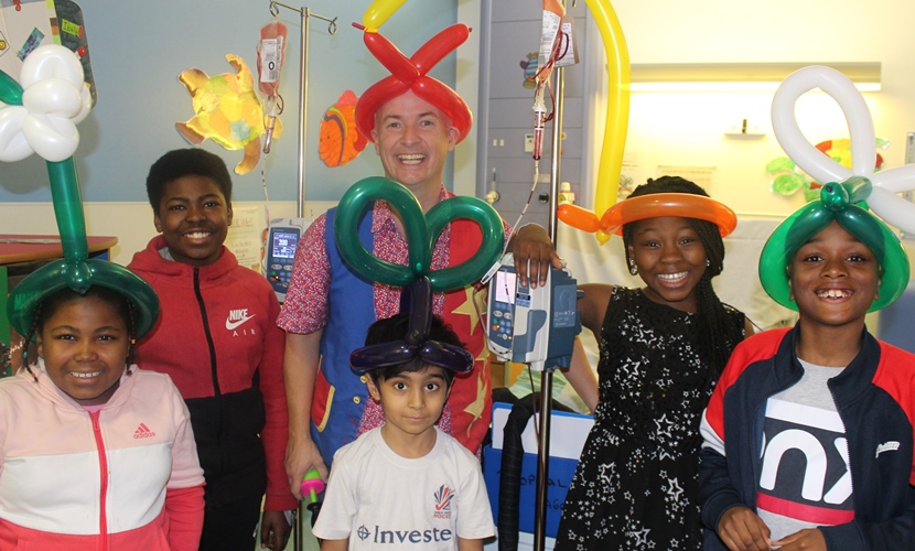 Children's entertaininer in hospital ward